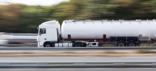 Beispielbild der Transportbranche: zeigt einen LKW